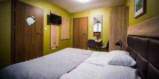 Отели типа «постель и завтрак» Apartamenty Eskapada Корбелюв Стандартный двухместный номер с 1 кроватью-4