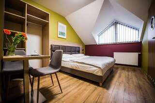 Отели типа «постель и завтрак» Apartamenty Eskapada Корбелюв Стандартный двухместный номер с 1 кроватью-5